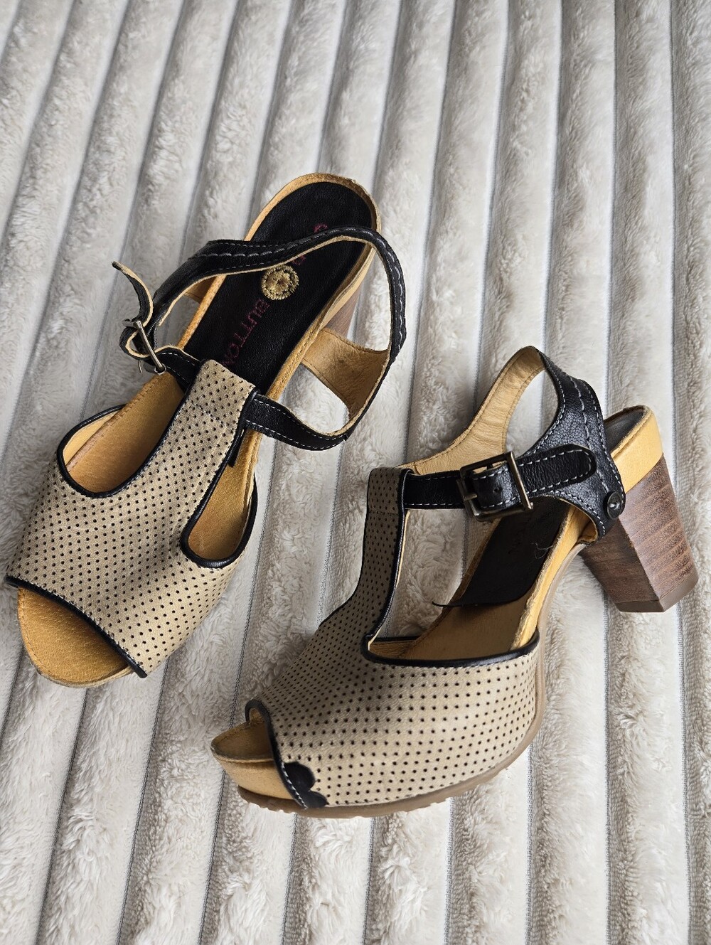 Gold Button Retro '40's Soft Leather Open Toe T-Strap Sandal EU 37